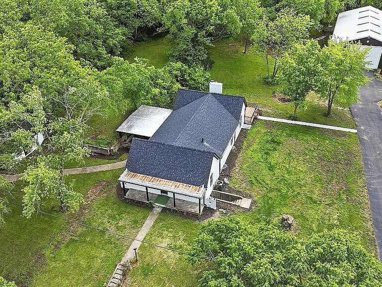 1106 College Hill St, Pleasant Hill, MO à vendre - Photo du bâtiment - Image 2 de 14