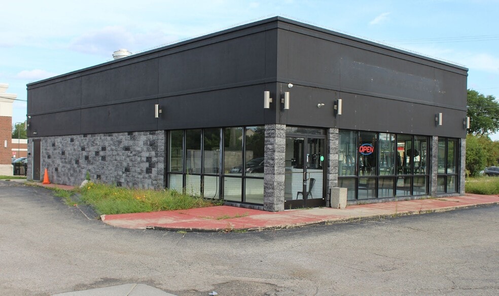 4051 15 Mile Rd, Sterling Heights, MI for lease - Building Photo - Image 2 of 11