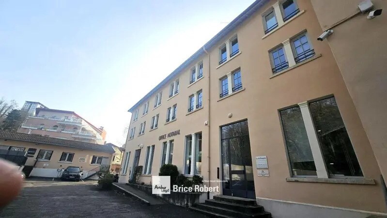 Office in Lyon for lease - Building Photo - Image 1 of 9