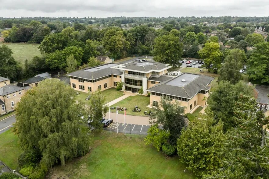 Wick Rd, Englefield Green for lease - Primary Photo - Image 1 of 21