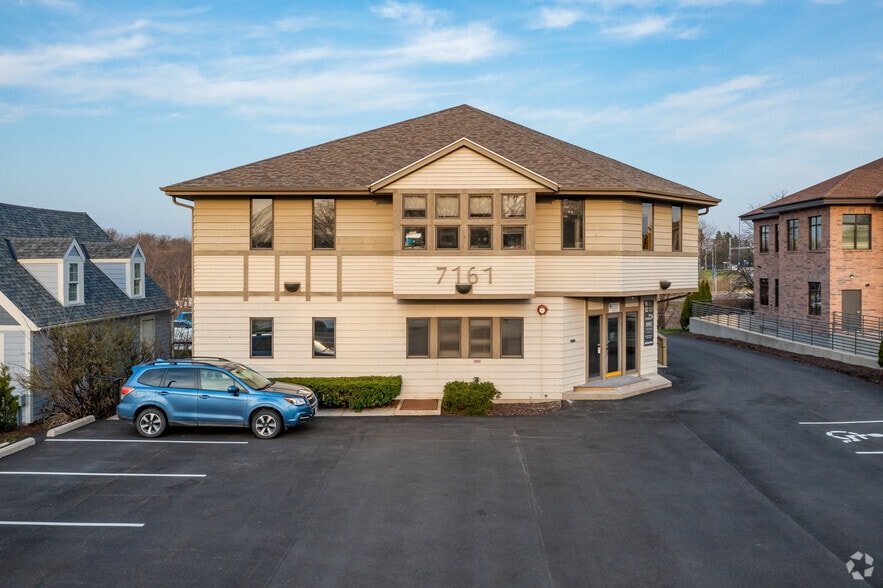 7161 N Port Washington Rd, Glendale, WI for lease - Building Photo - Image 3 of 6