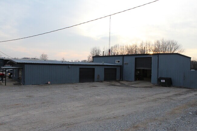 More details for 1401 Black River Industrial Park Rd, Poplar Bluff, MO - Flex for Sale