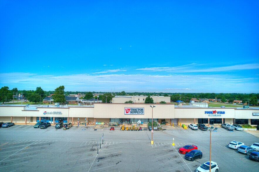 101-361 N Mustang Rd, Mustang, OK à vendre - Photo du bâtiment - Image 1 de 13