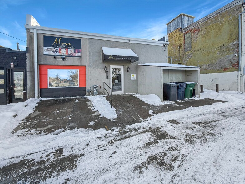 112 N 2nd Ave W, Newton, IA à vendre - Photo du bâtiment - Image 3 de 36
