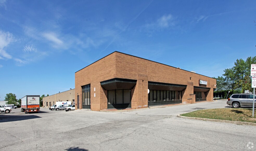 16 Falconer Dr, Mississauga, ON à vendre - Photo principale - Image 1 de 1