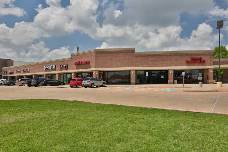 7801 Alma Dr, Plano, TX à louer - Photo du bâtiment - Image 3 de 8