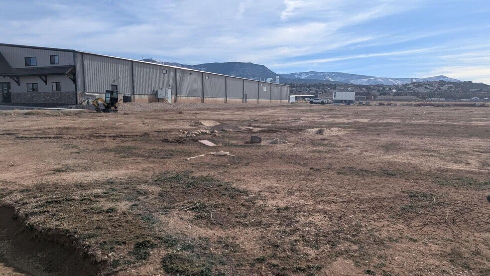 2445 850 N, Cedar City, UT à vendre - Photo du bâtiment - Image 3 de 6