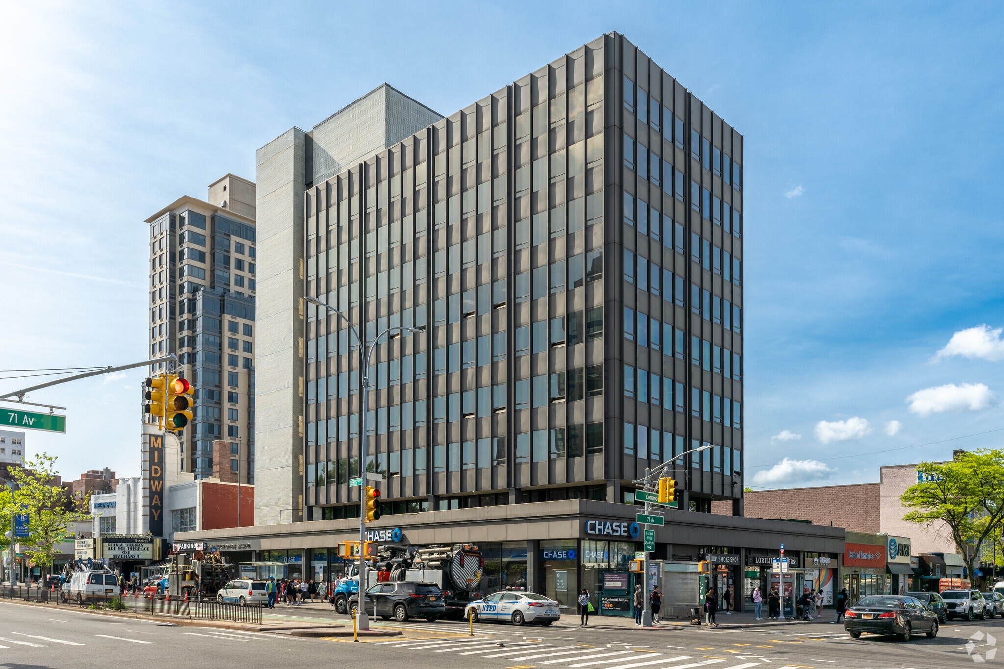 108-18 Queens Blvd, Forest Hills, NY à louer Photo principale- Image 1 de 19