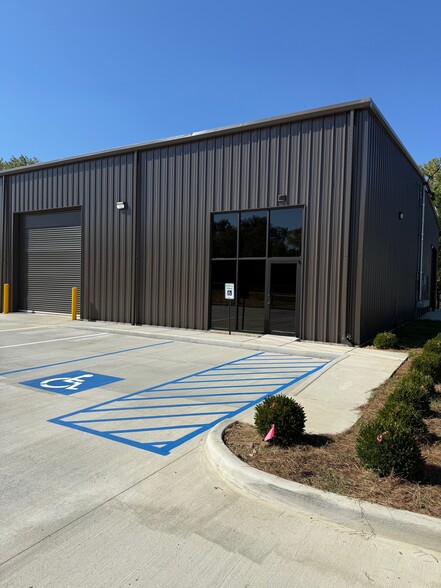 2300 24th St N, Birmingham, AL for lease - Building Photo - Image 1 of 21