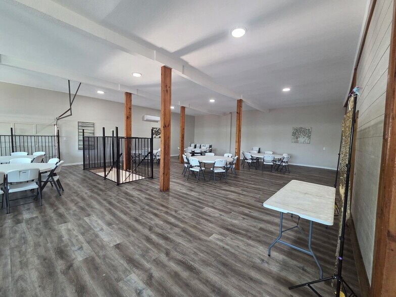 11457 Dennis Rd, Dallas, TX à louer - Photo intérieure - Image 2 de 10