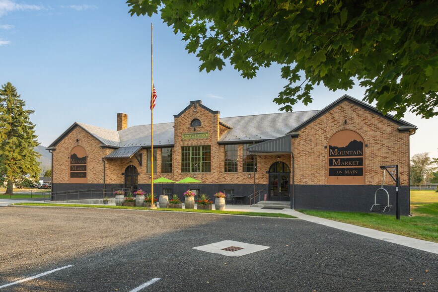 508 E Main Ave, Chewelah, WA à vendre - Photo du bâtiment - Image 1 de 1