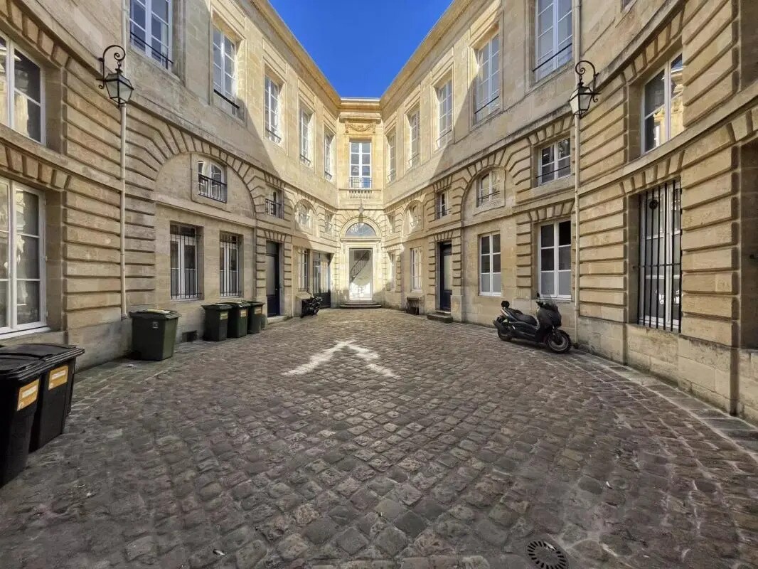 Office in Bordeaux for lease Building Photo- Image 1 of 11