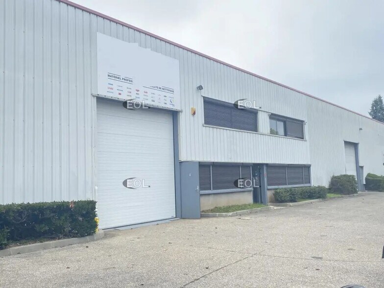Flex in Vénissieux for lease - Building Photo - Image 1 of 14