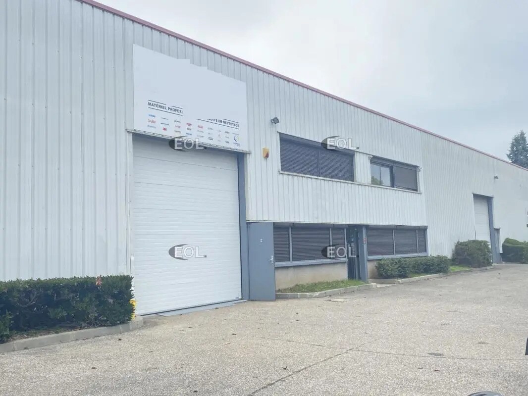 Flex dans Vénissieux à louer Photo du bâtiment- Image 1 de 15