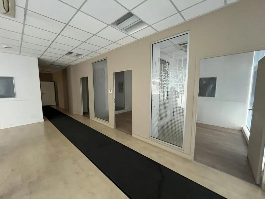 Office in Toulon for lease Building Photo- Image 1 of 8