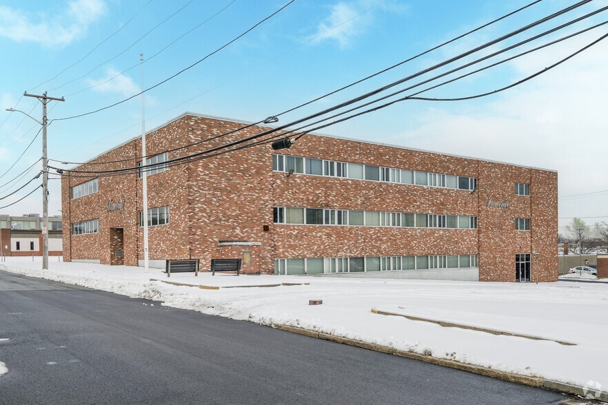 703 Allens Ave, Providence, RI à louer - Photo du bâtiment - Image 3 de 7