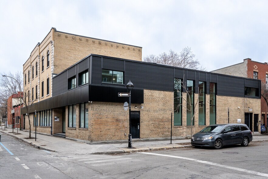 3955 Rue Saint-Jacques, Montréal, QC à louer - Photo du bâtiment - Image 2 de 5