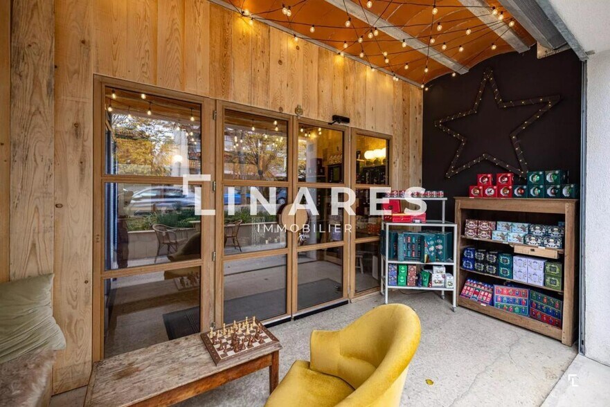 Retail in Marseille for lease - Interior Photo - Image 3 of 3