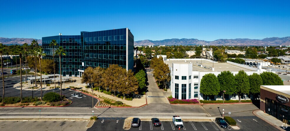 5990 Sepulveda Blvd, Sherman Oaks, CA à louer - Photo du bâtiment - Image 3 de 15