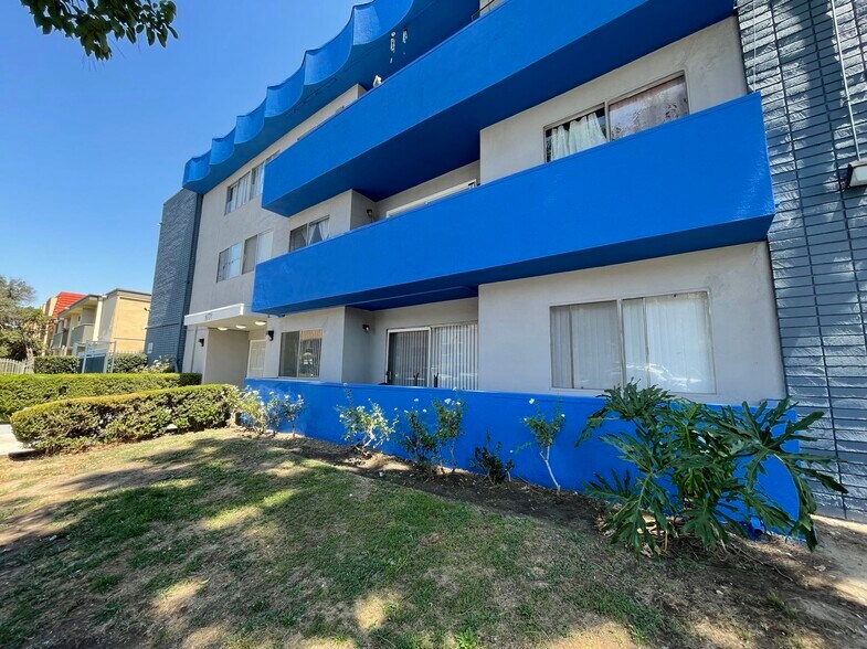 8070 Langdon Ave, Van Nuys, CA à vendre - Photo du bâtiment - Image 2 de 10