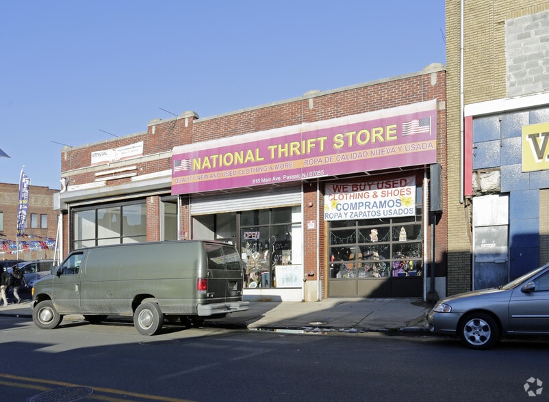 818-820 Main Ave, Passaic, NJ for lease - Primary Photo - Image 1 of 4