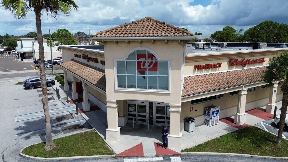 103 Indian Rocks Rd S, Belleair Bluffs, FL à vendre - Photo du bâtiment - Image 2 de 3