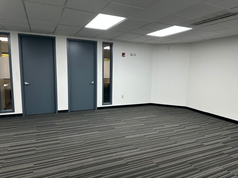 4390 Route 1 N, Princeton, NJ à louer - Photo du bâtiment - Image 3 de 32