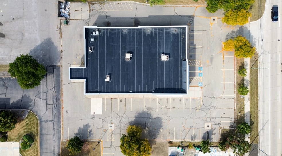 51037 Van Dyke Ave, Shelby Township, MI for sale - Building Photo - Image 3 of 33