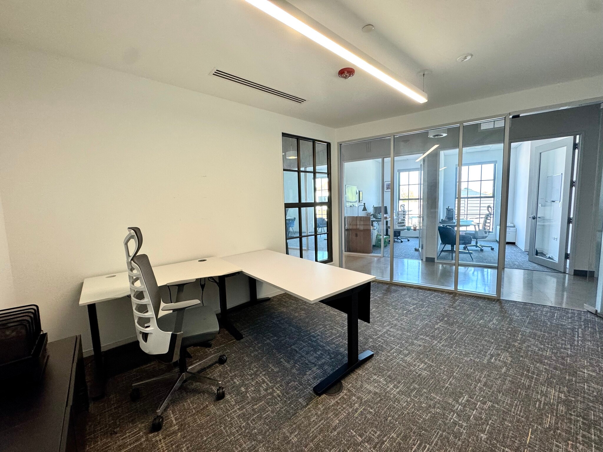 660 Pennsylvania Ave SE, Washington, DC for lease Interior Photo- Image 1 of 16