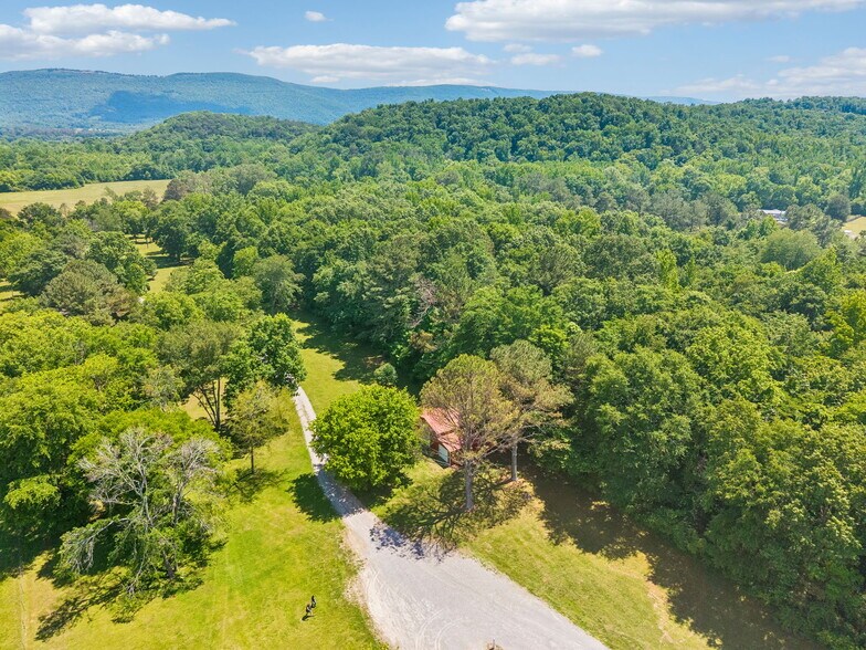 49 Cutting Edge Ln, Dunlap, TN à vendre - Photo du bâtiment - Image 1 de 56