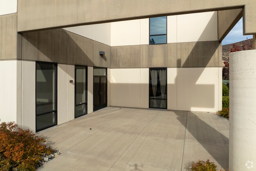 895 Maestro Dr, Reno, NV for sale - Building Photo - Image 3 of 4