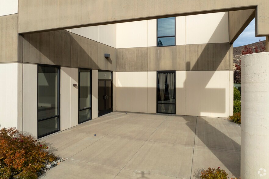 895 Maestro Dr, Reno, NV à vendre - Photo du bâtiment - Image 3 de 4