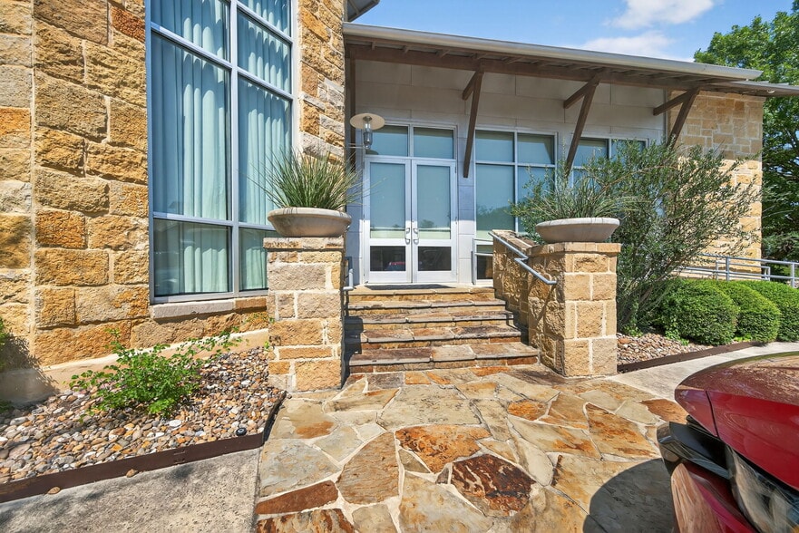 16023 Via Shavano, San Antonio, TX for sale - Building Photo - Image 3 of 18