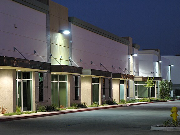 1243 Flynn Rd, Camarillo, CA à vendre - Photo du bâtiment - Image 2 de 5