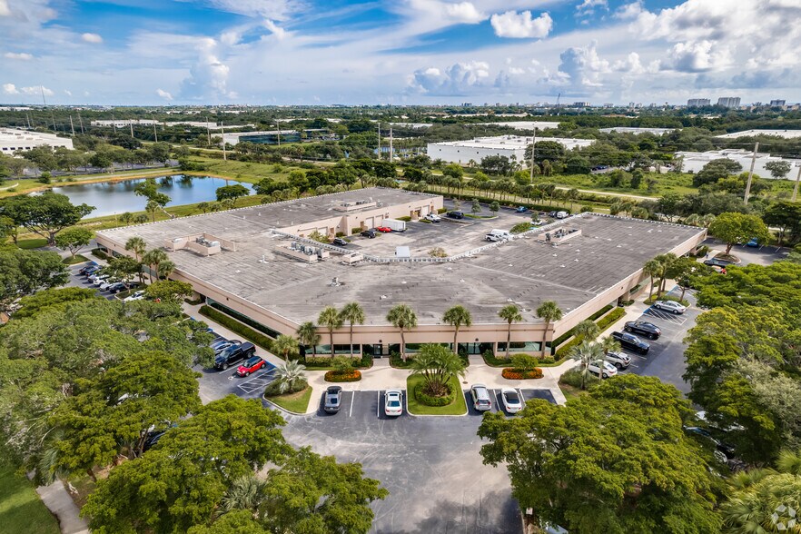 751 Park of Commerce Dr, Boca Raton, FL à louer - Photo du bâtiment - Image 3 de 5