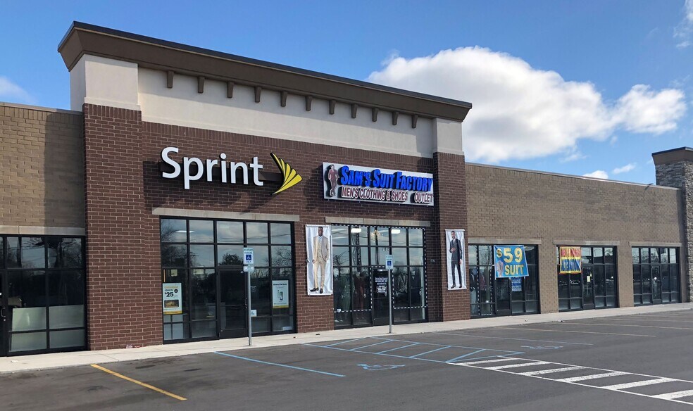 8 Mile Rd, Hazel Park, MI for lease - Building Photo - Image 3 of 5