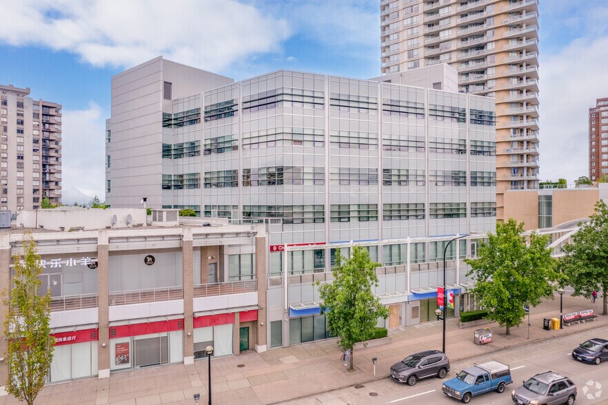 4789 Kingsway, Burnaby, BC à louer - Photo du bâtiment - Image 3 de 5