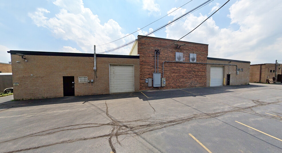 100-110 W Fay St, Addison, IL for lease - Building Photo - Image 2 of 7