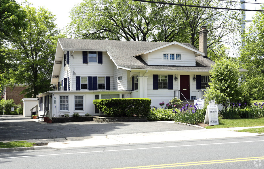 585-589 Main St, Chatham, NJ à vendre - Photo principale - Image 1 de 1