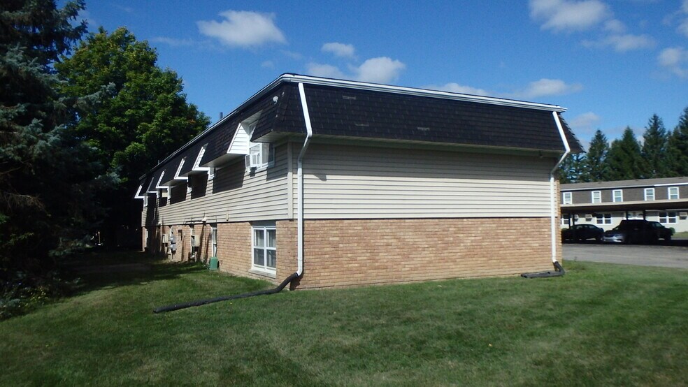 Alma Portfolio Apartments portefeuille de 3 propriétés à vendre sur LoopNet.ca - Photo du bâtiment - Image 2 de 7