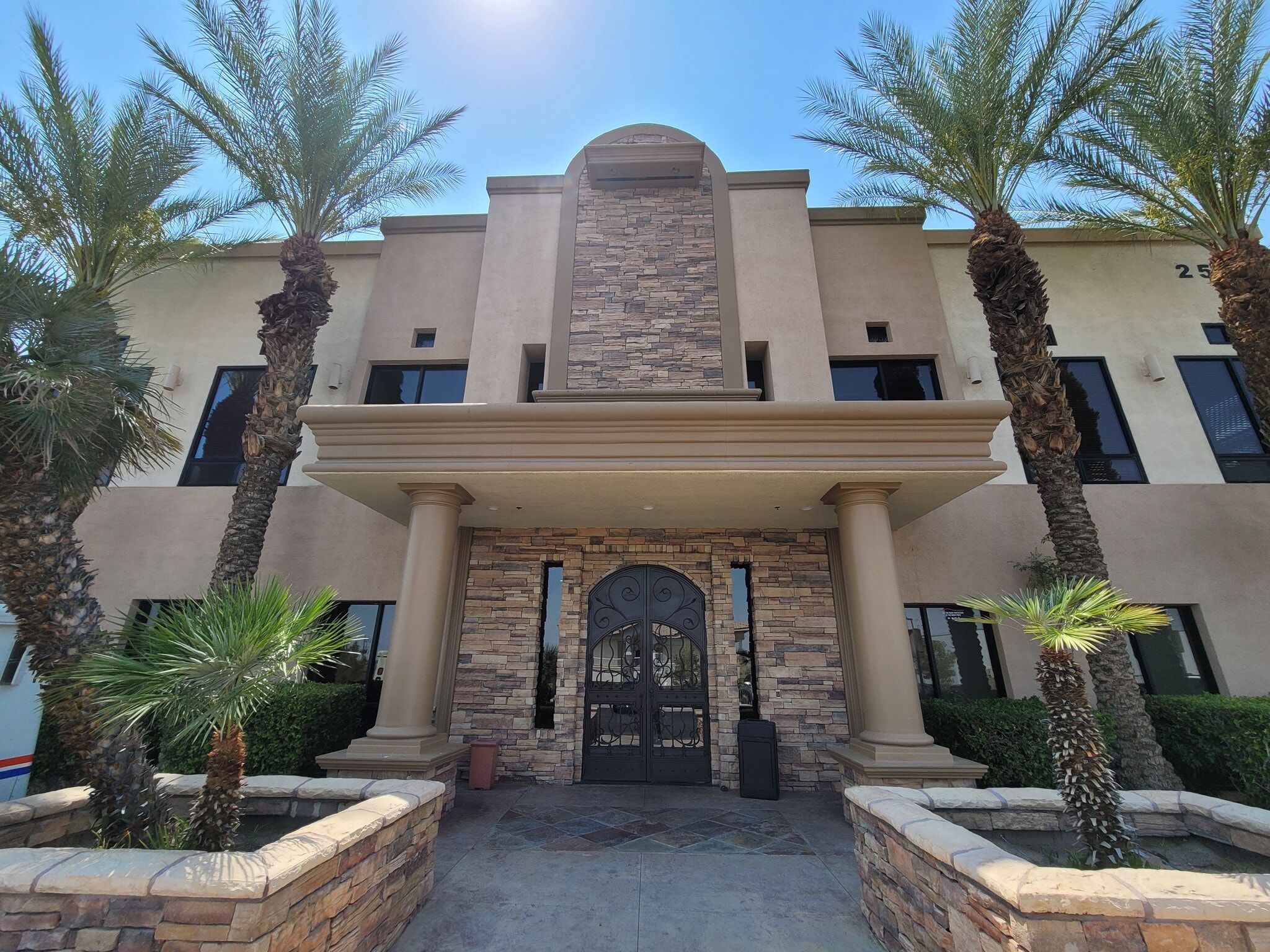 2575 Montessouri St, Las Vegas, NV for lease Building Photo- Image 1 of 40