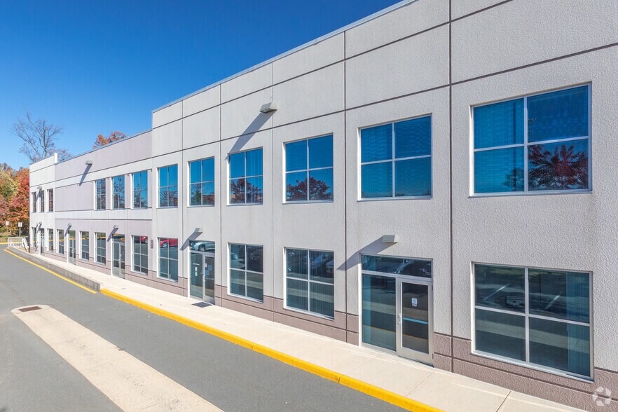 5611 Wellington Rd, Gainesville, VA à louer - Photo du bâtiment - Image 3 de 4