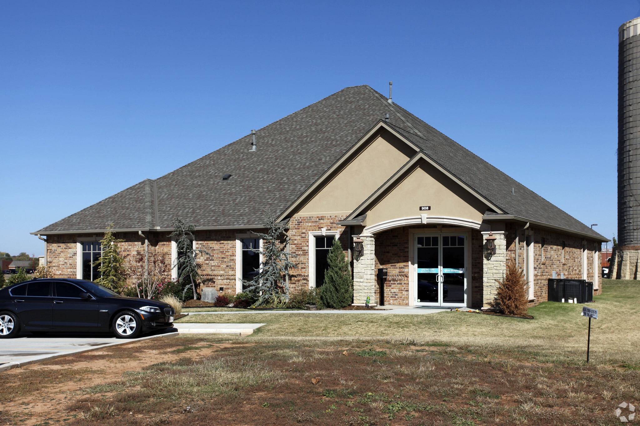 908 SW 107th St, Oklahoma City, OK for lease Building Photo- Image 1 of 6