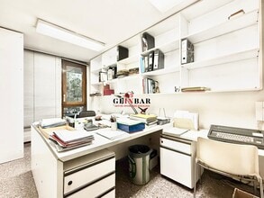 Retail in Barcelona, Barcelona for lease Interior Photo- Image 1 of 19