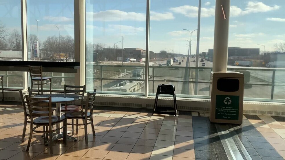 13783 W Oasis Service Rd, Lake Forest, IL à louer - Vidéo sur l’inscription commerciale - Image 3 de 14