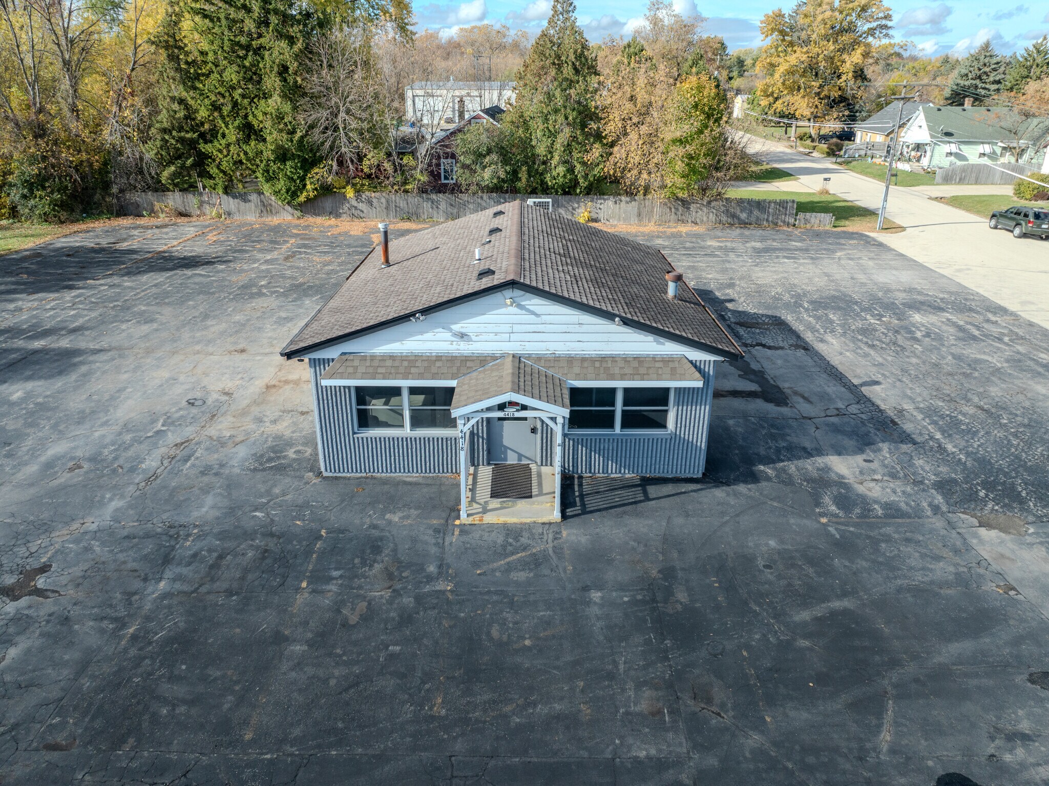 4418 Douglas Ave, Racine, WI à vendre Photo du bâtiment- Image 1 de 20