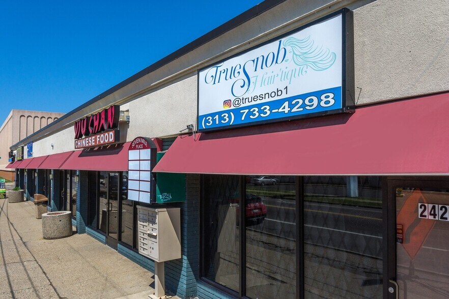 2401-2435 E 7 Mile Rd, Detroit, MI à louer - Photo du bâtiment - Image 2 de 4