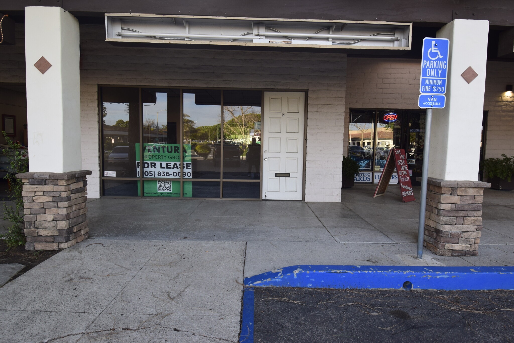 601 Mobil Ave, Camarillo, CA à louer Photo intérieure- Image 1 de 3