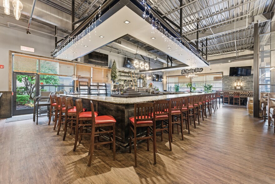 827 Williams St, Longmeadow, MA à louer - Photo du bâtiment - Image 3 de 14