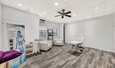 50 W 97th St, New York, NY for lease Interior Photo- Image 2 of 5